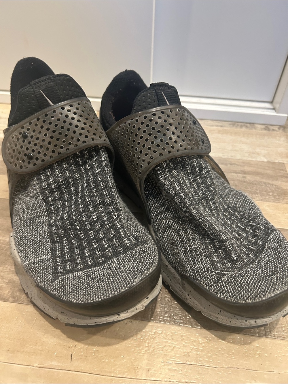 Nike Men's Slip-On Knit Sneakers - Black/Grey